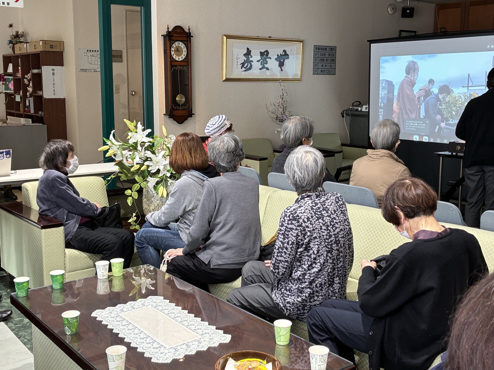 安楽寺会館でのご参拝の様子